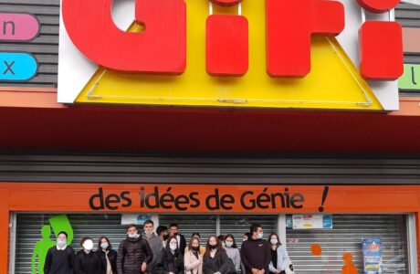 Les 1ère Bac Pro Commerce participent au relooking de Gifi