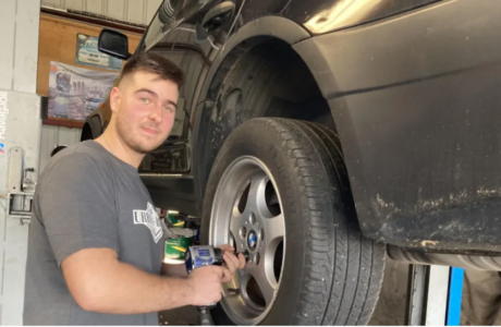 En Vendômois, Marius Pop se prépare au concours de MAF en maintenance automobile